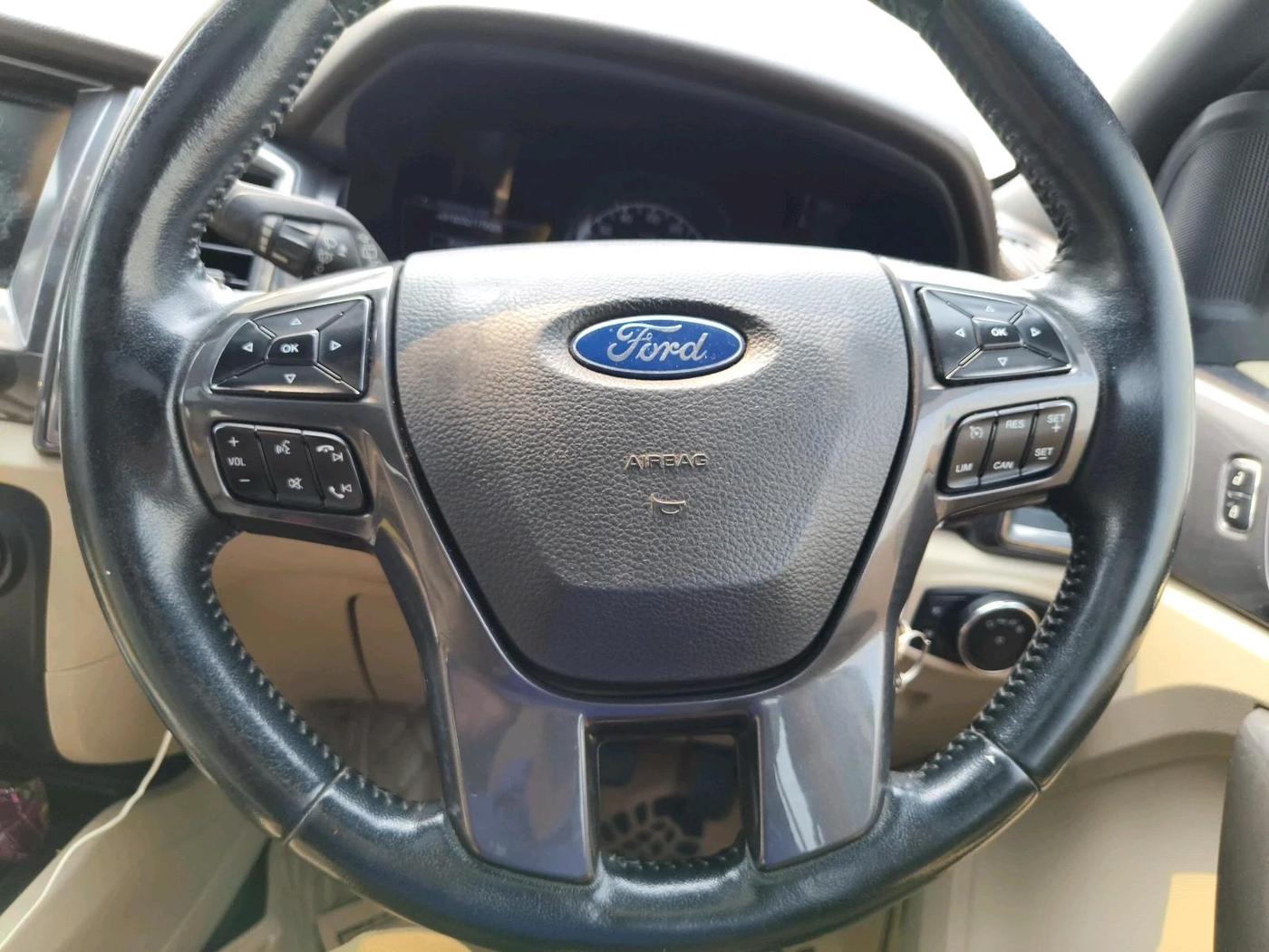 2016 Ford Endeavour TITANIUM 3.2 4X4 AT, Diesel, Automatic, 1,59,111 km, interior