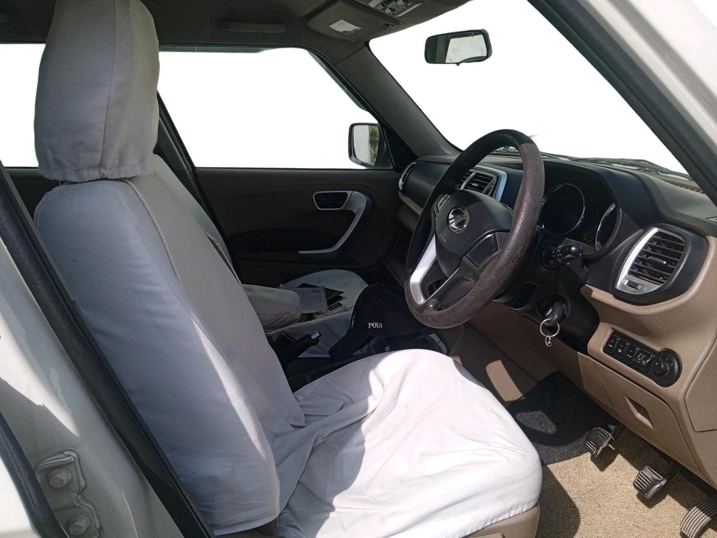2015 Mahindra TUV300 T8, Diesel, Manual, 1,70,590 km, interior