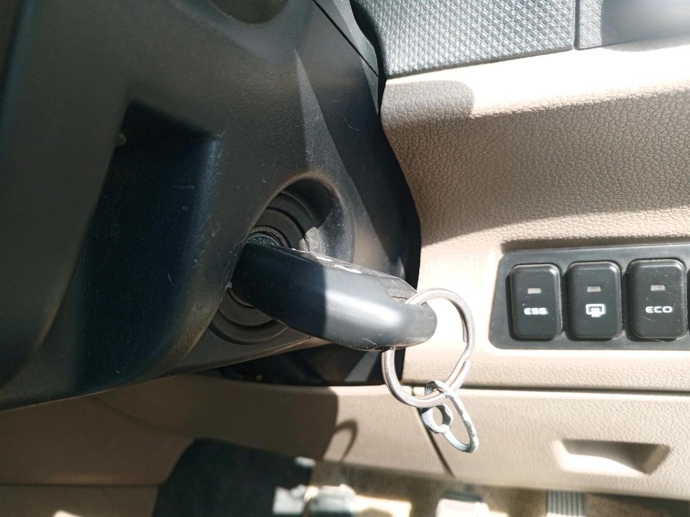 2015 Mahindra TUV300 T8, Diesel, Manual, 1,70,590 km, interior