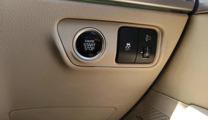 2022 KIA CARENS LUXURY PLUS 1.5 DIESEL AT 6 STR, Diesel, Automatic, 84,738 km, interior