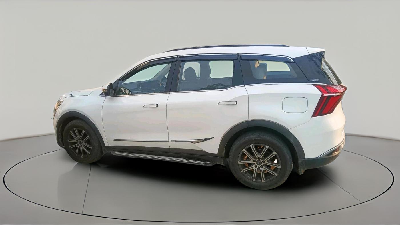 2022 Mahindra XUV700 AX 7 LUXURY D AWD AT 7 STR, Diesel, Automatic, 90,714 km, exterior