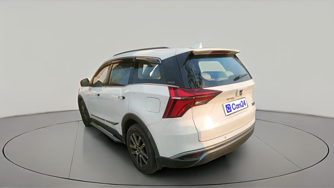 2022 Mahindra XUV700 AX 7 LUXURY D AWD AT 7 STR, Diesel, Automatic, 90,714 km, exterior