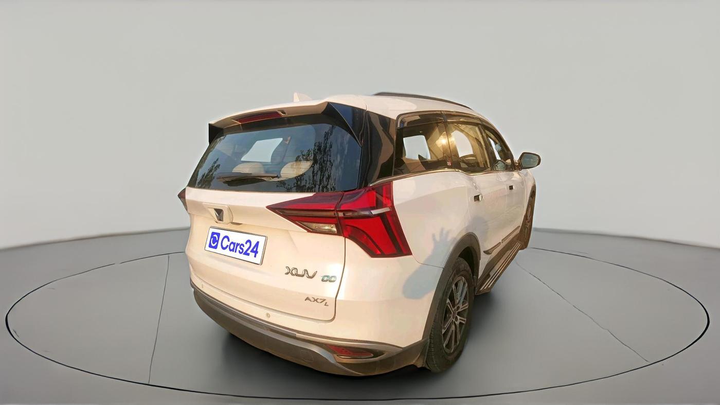 2022 Mahindra XUV700 AX 7 LUXURY D AWD AT 7 STR, Diesel, Automatic, 90,714 km, exterior