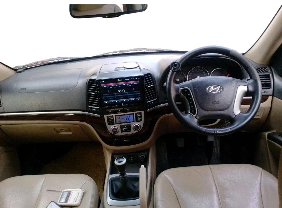2013 Hyundai Santa Fe 2 WD, Diesel, Manual, 1,42,389 km, interior