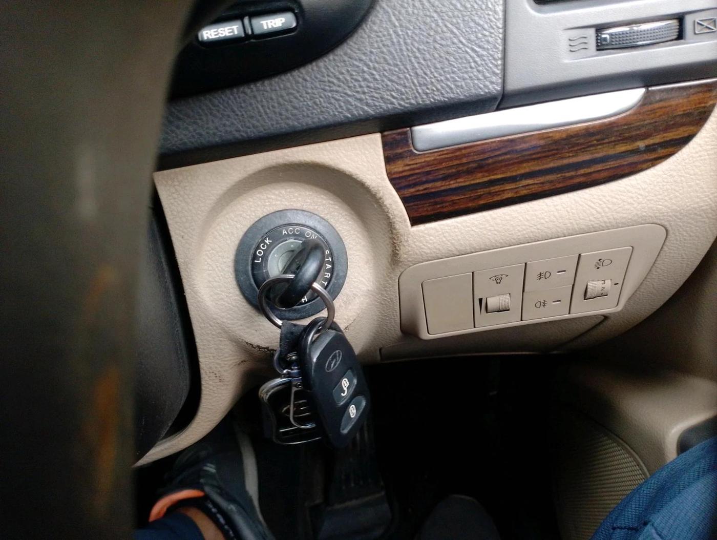 2013 Hyundai Santa Fe 2 WD, Diesel, Manual, 1,42,389 km, interior