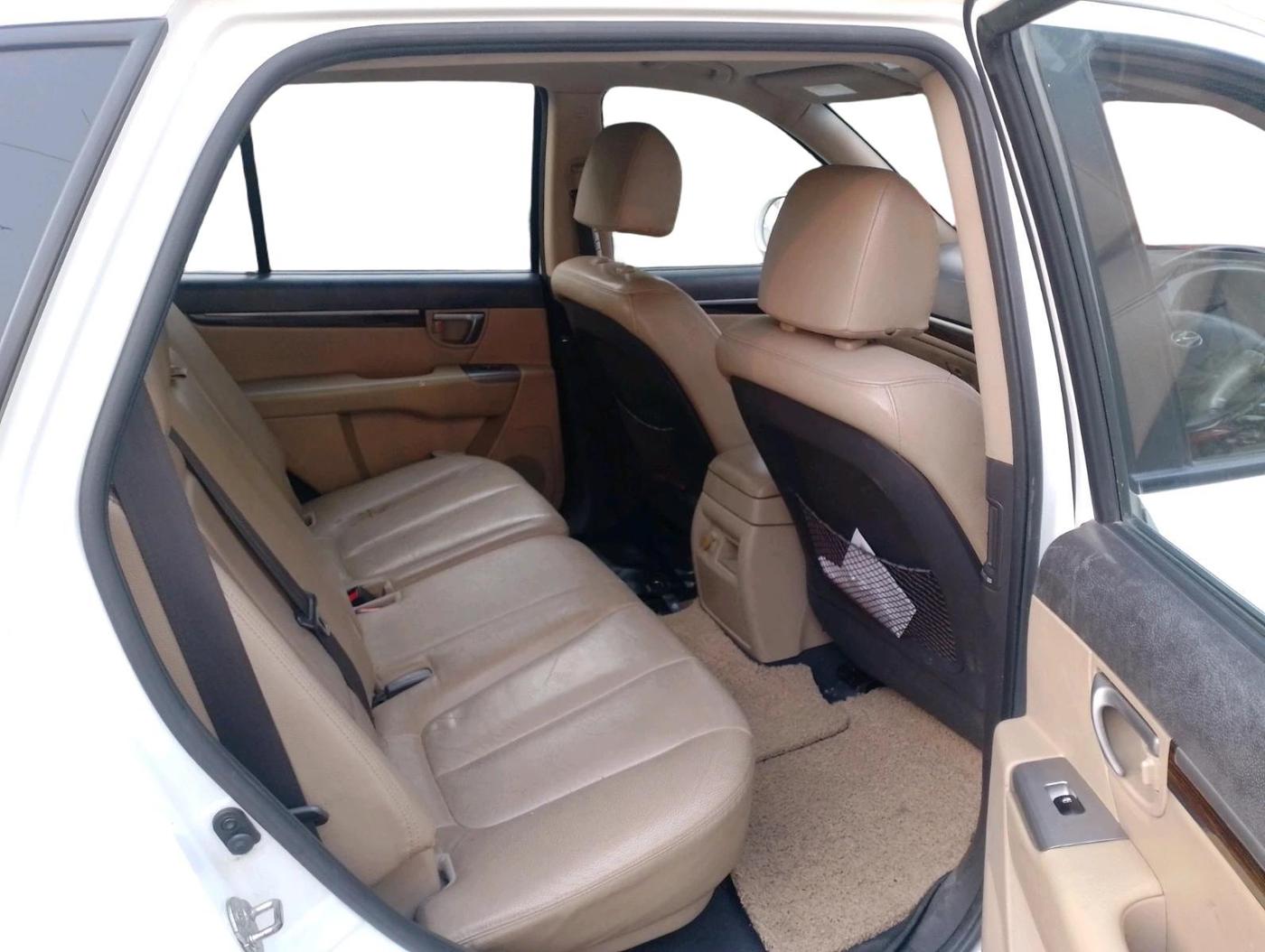 2013 Hyundai Santa Fe 2 WD, Diesel, Manual, 1,42,389 km, interior