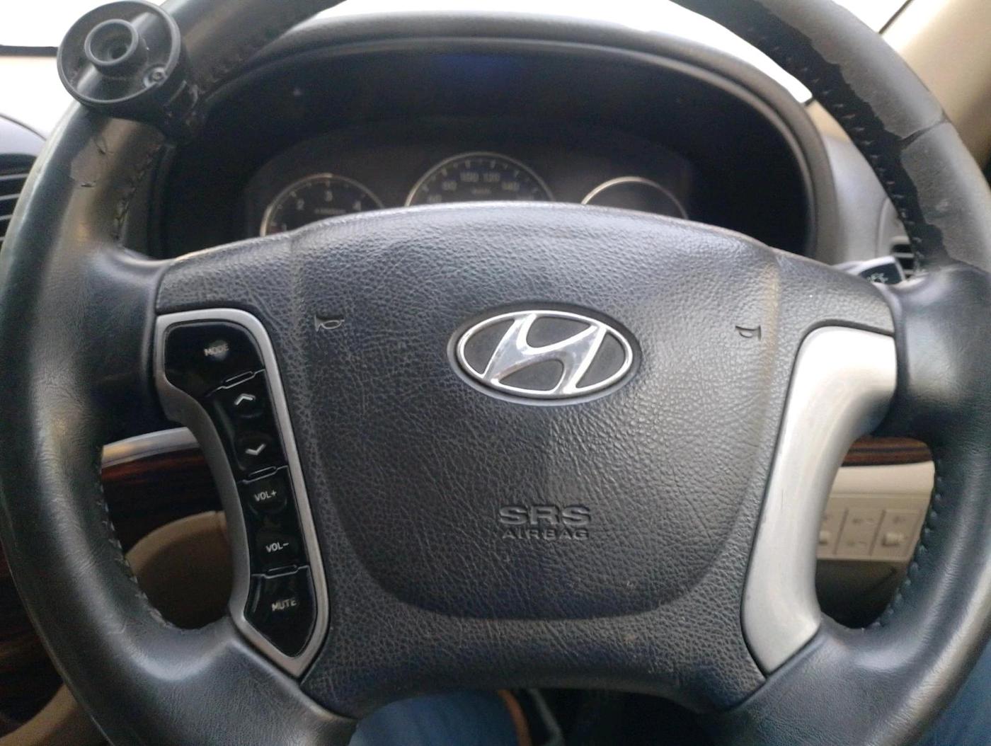 2013 Hyundai Santa Fe 2 WD, Diesel, Manual, 1,42,389 km, interior