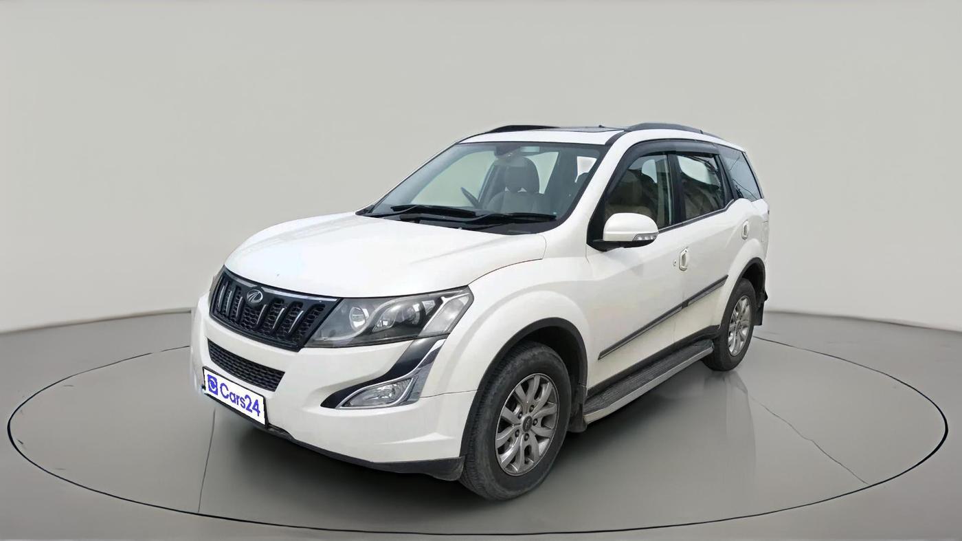 2017 Mahindra XUV500 W10 AT 1.99, Diesel, Automatic, 1,67,986 km, exterior