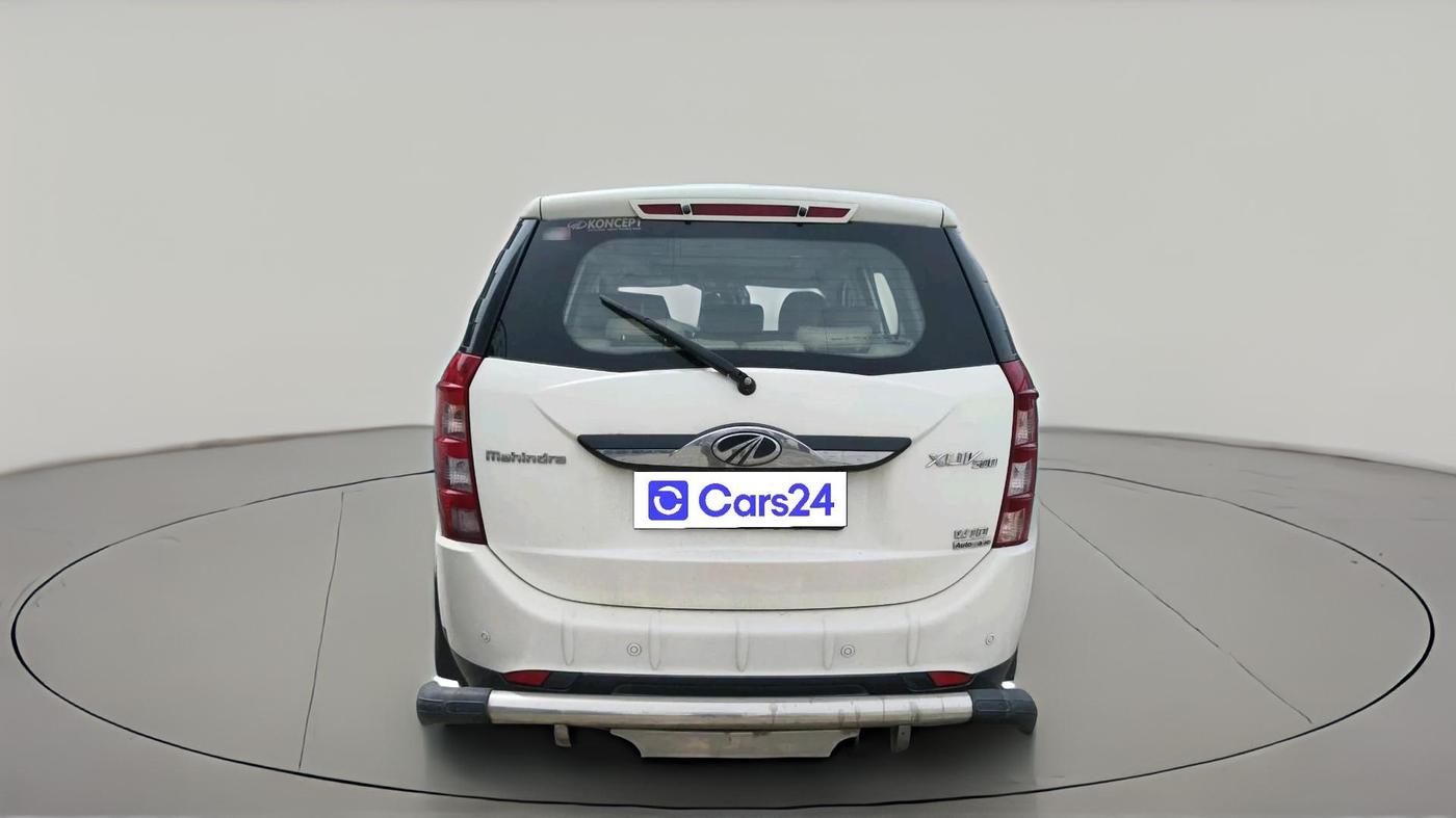 2017 Mahindra XUV500 W10 AT 1.99, Diesel, Automatic, 1,67,986 km, exterior