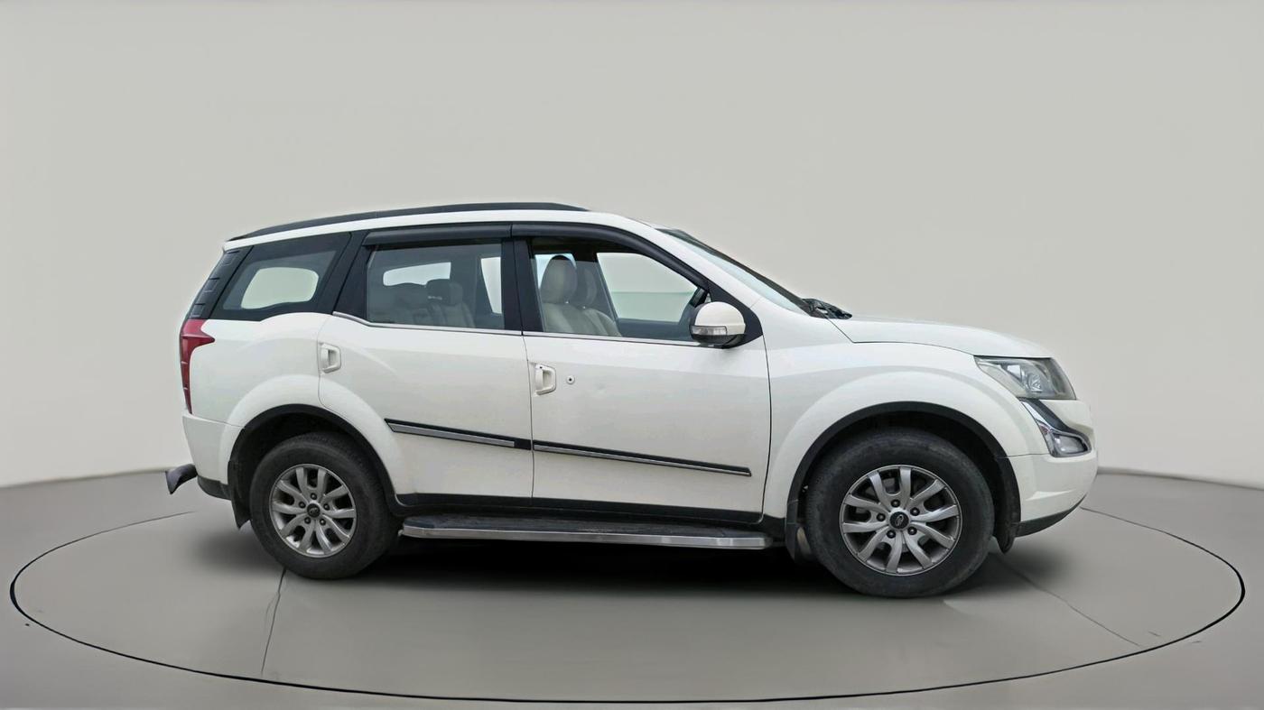 2017 Mahindra XUV500 W10 AT 1.99, Diesel, Automatic, 1,67,986 km, exterior