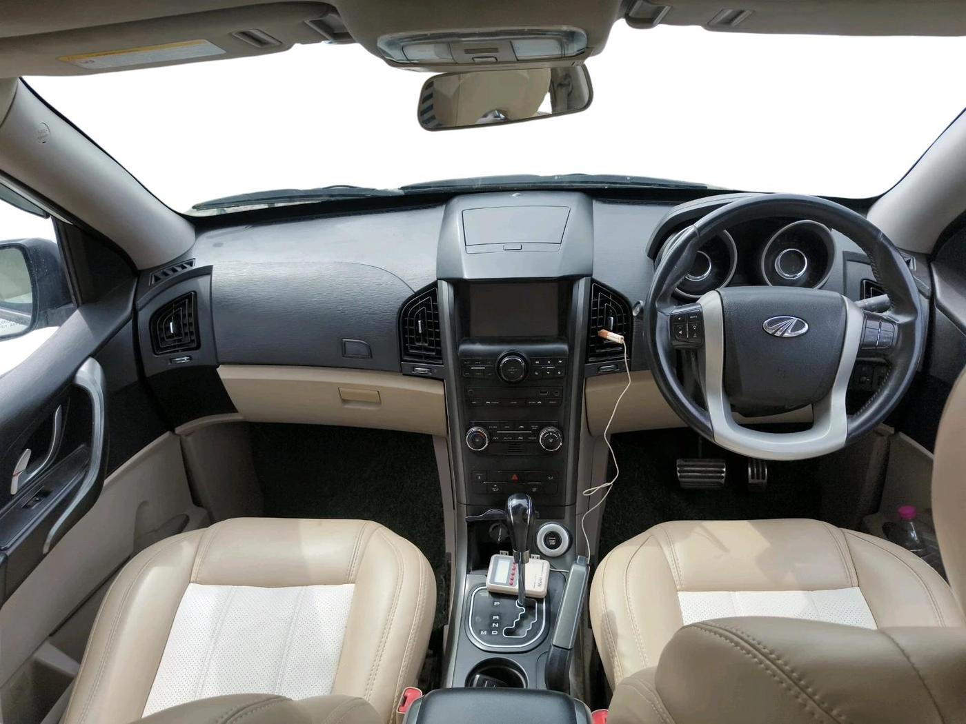 2017 Mahindra XUV500 W10 AT 1.99, Diesel, Automatic, 1,67,986 km, interior