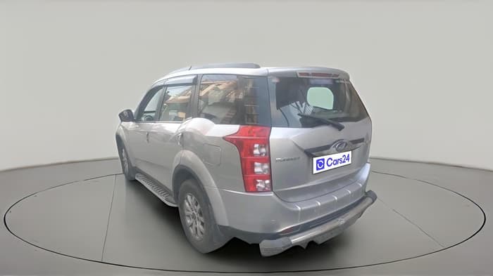 2015 Mahindra XUV500 W10, Diesel, Manual, 1,04,626 km, exterior