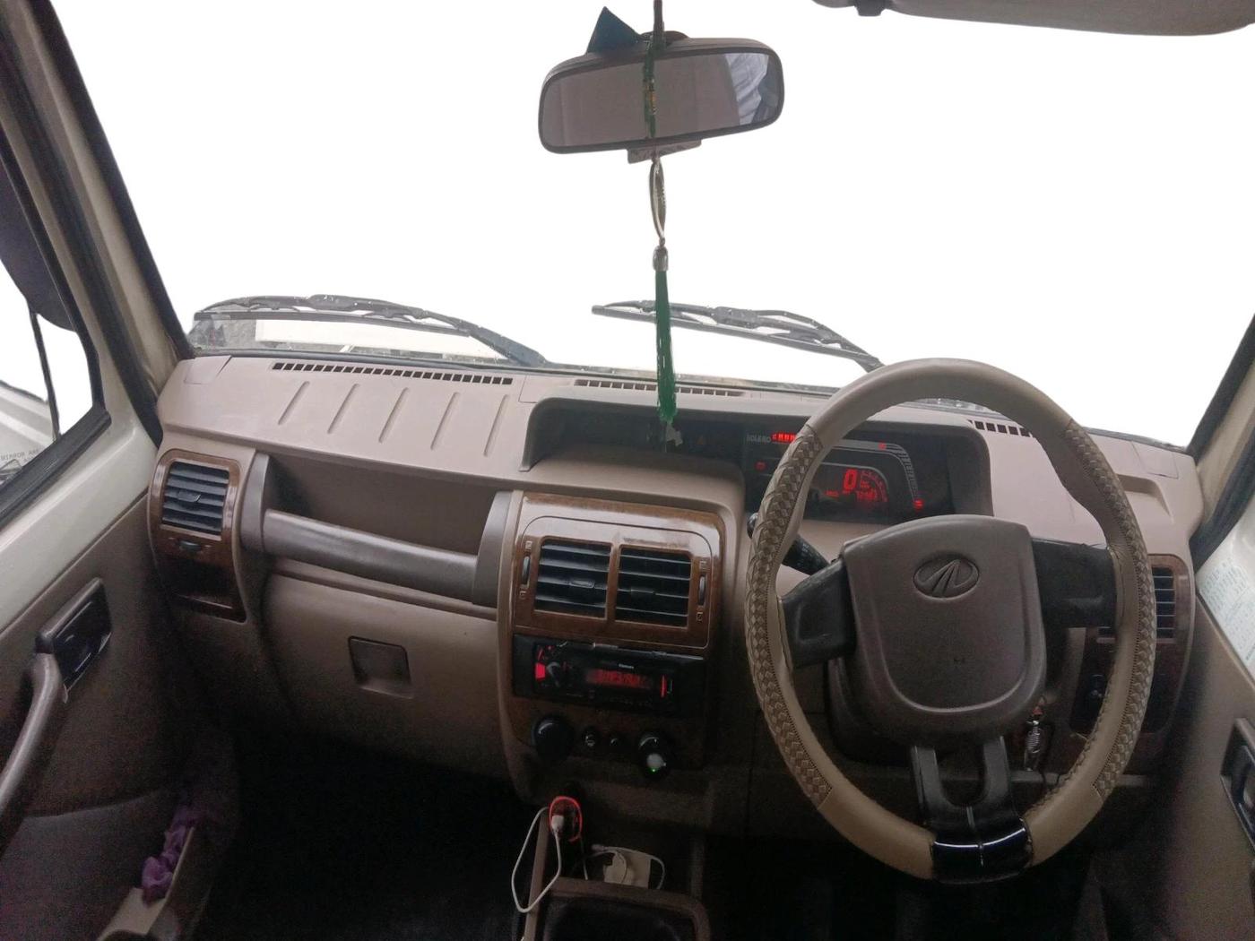 2016 Mahindra Bolero ZLX BS IV, Diesel, Manual, 72,983 km, interior