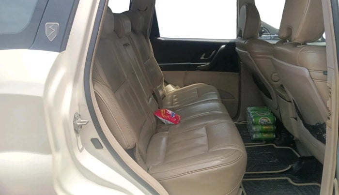 2017 Mahindra XUV500 W10, Diesel, Manual, 49,426 km, interior