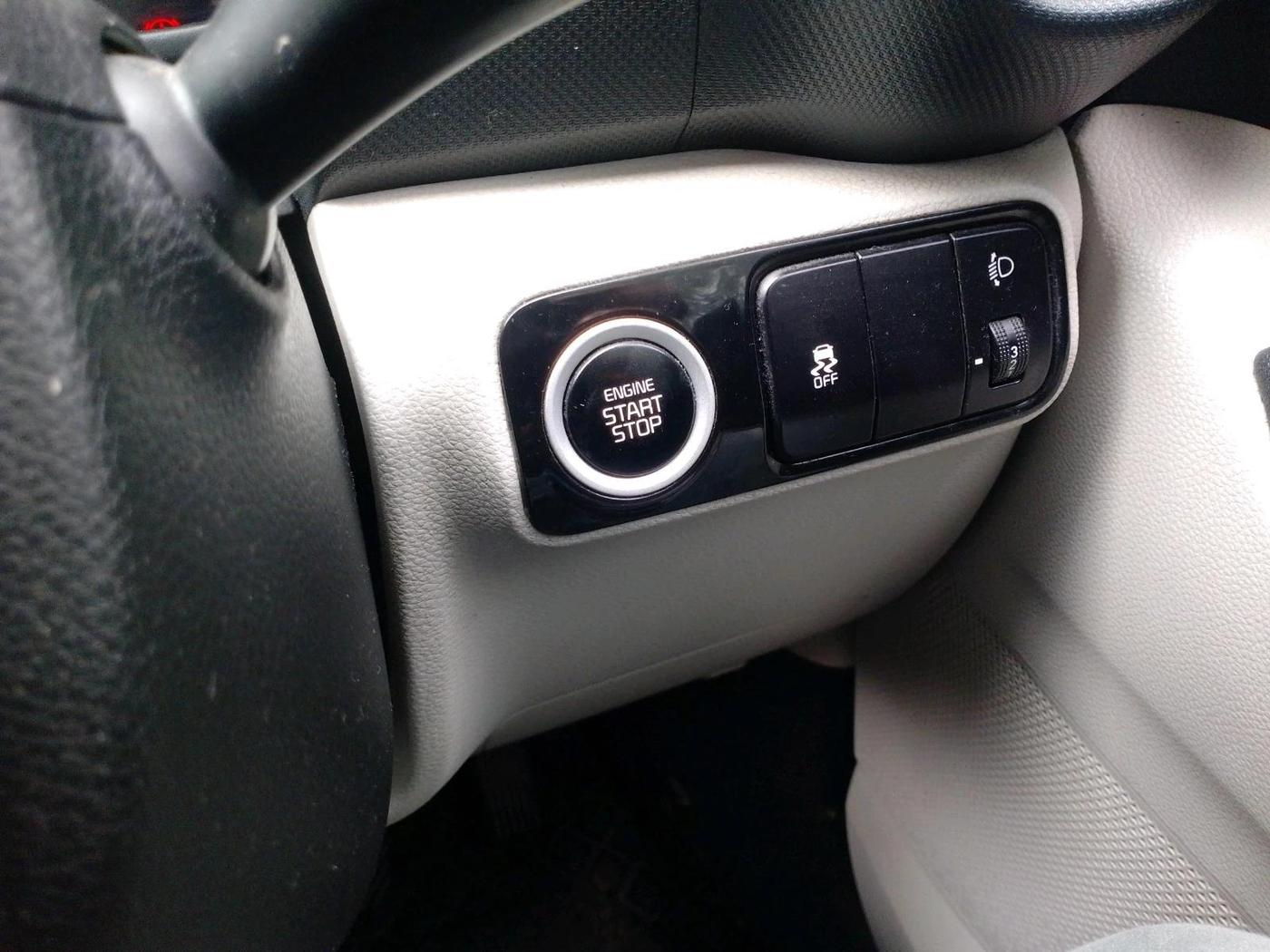 2022 KIA SONET HTX 1.0 IMT, Petrol, Manual, 42,634 km, interior