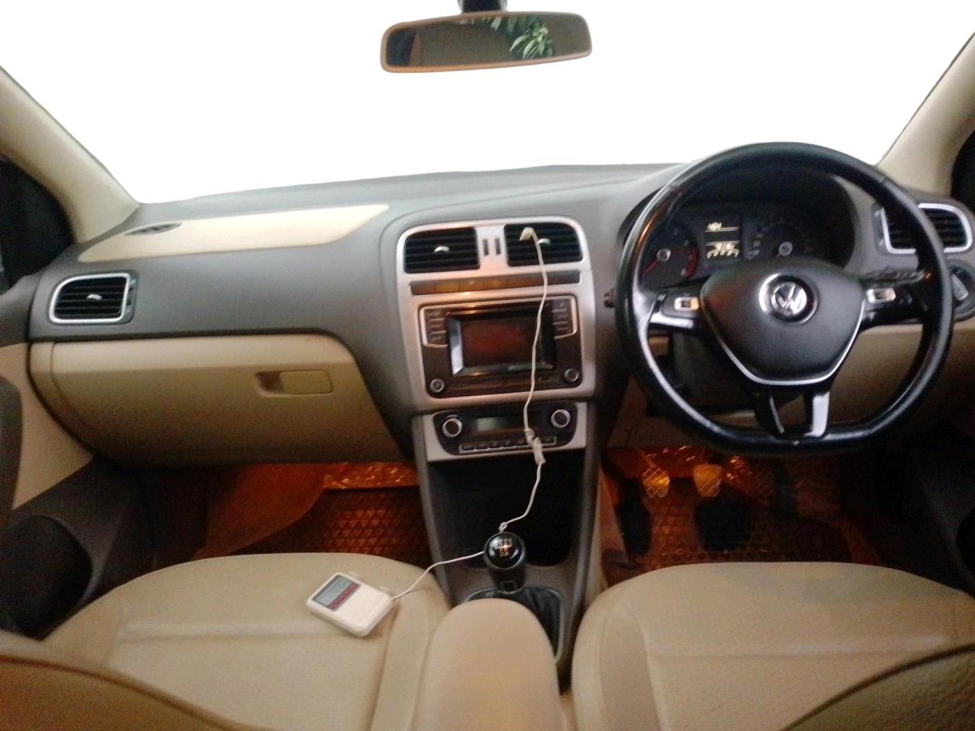 2016 Volkswagen Vento HIGHLINE 1.6 MPI, Petrol, Manual, 72,119 km, interior
