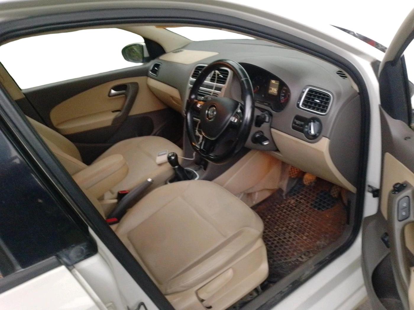 2016 Volkswagen Vento HIGHLINE 1.6 MPI, Petrol, Manual, 72,119 km, interior