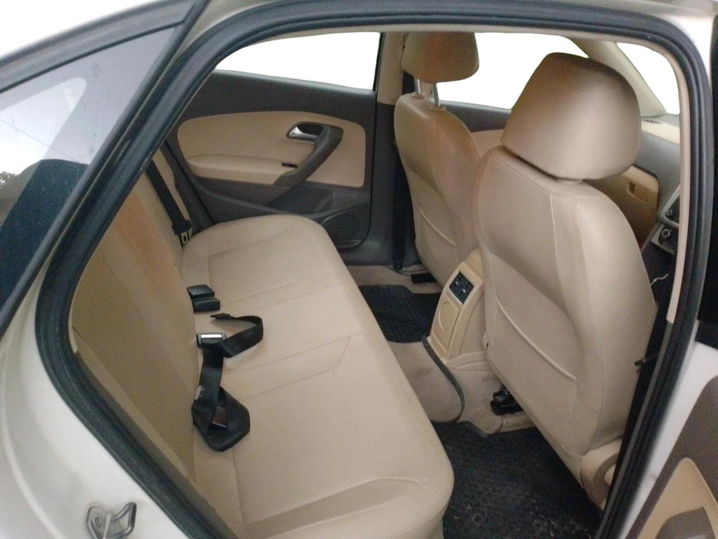 2016 Volkswagen Vento HIGHLINE 1.6 MPI, Petrol, Manual, 72,119 km, interior