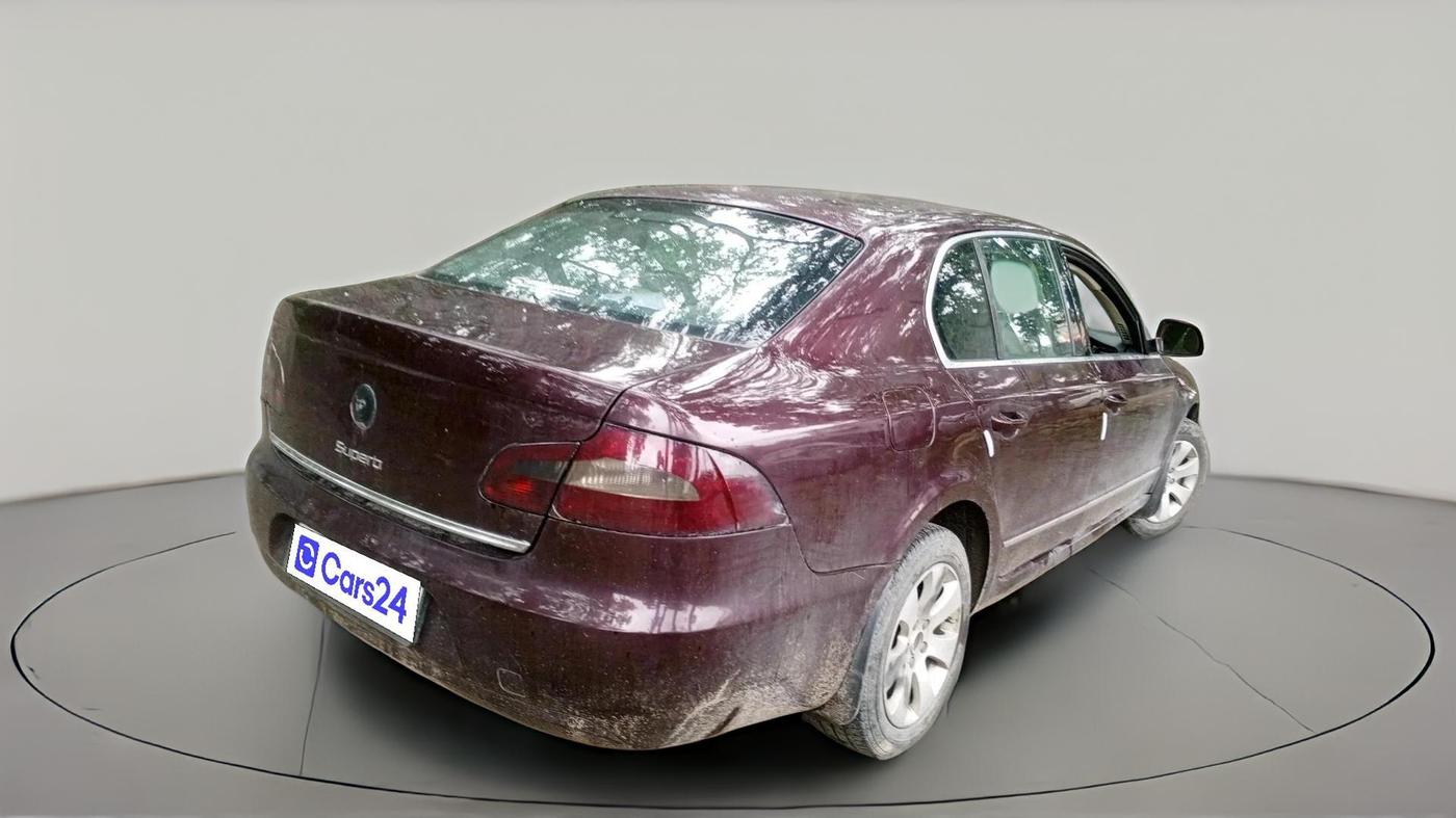 2011 Skoda Superb ELEGANCE 2.0 TDI CR AT, Diesel, Automatic, 1,39,381 km, exterior