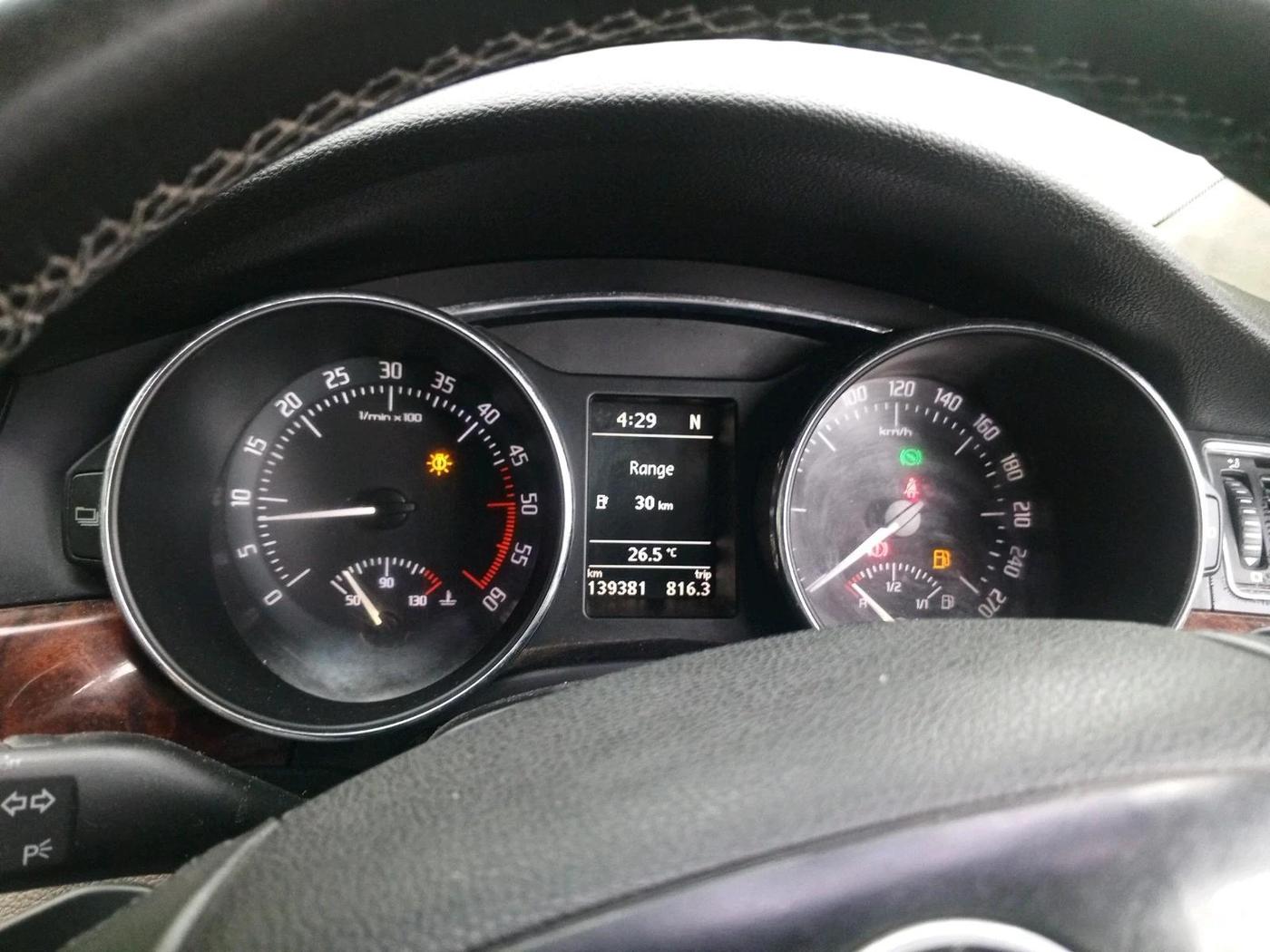 2011 Skoda Superb ELEGANCE 2.0 TDI CR AT, Diesel, Automatic, 1,39,381 km, interior