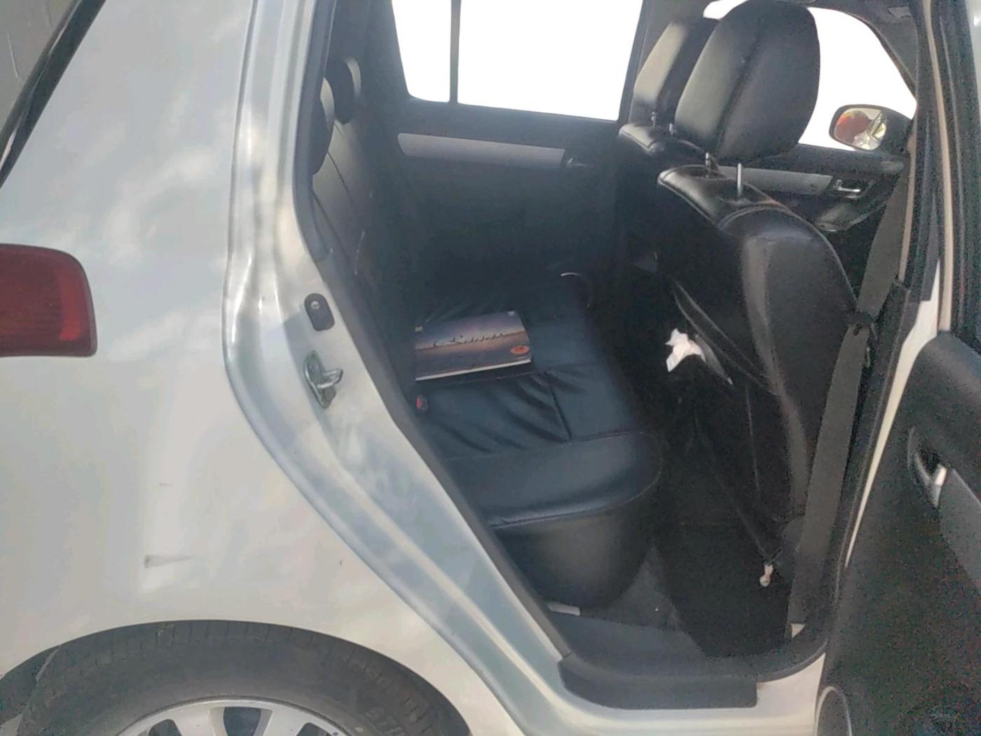 2010 Maruti Swift ZXI, Petrol, Manual, 65,094 km, interior