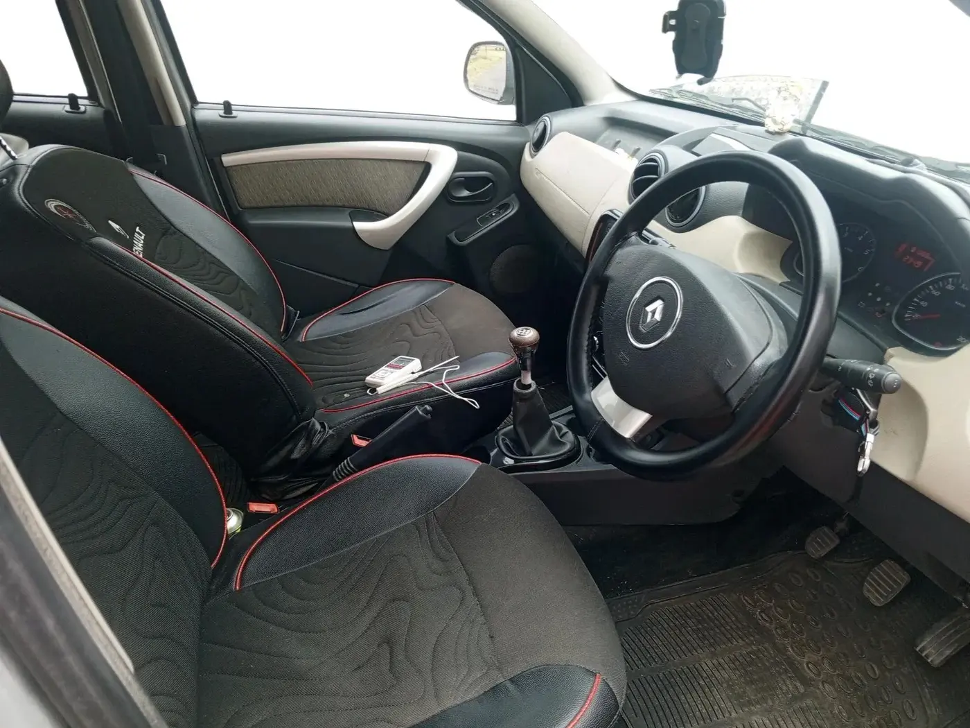 2014 Renault Duster RXL PETROL, Petrol, Manual, 81,065 km, interior