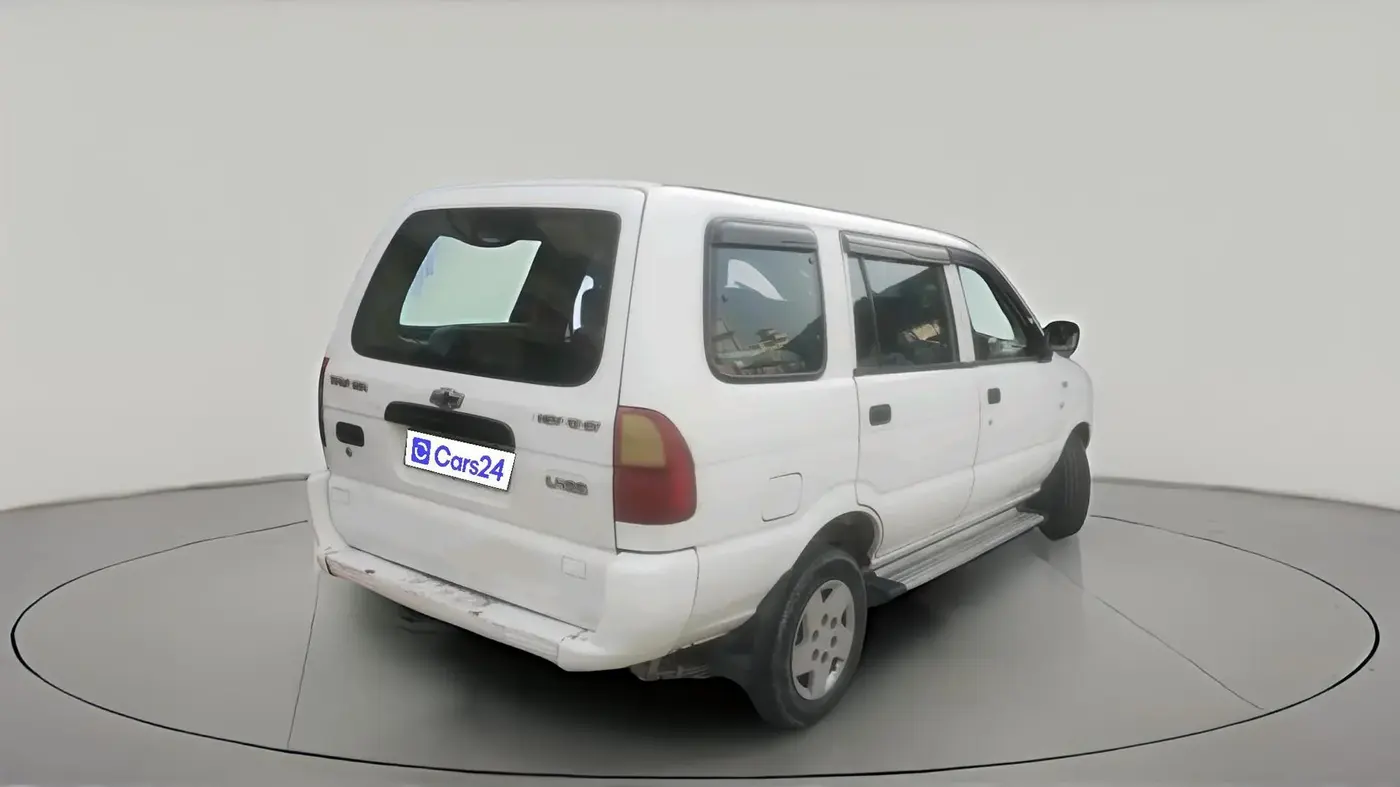 2011 Chevrolet Tavera NEO LS B3 7 STR BS III, Diesel, Manual, 2,39,552 km, exterior