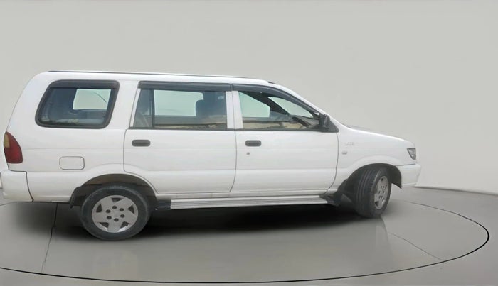 2011 Chevrolet Tavera NEO LS B3 7 STR BS III, Diesel, Manual, 2,39,552 km, exterior