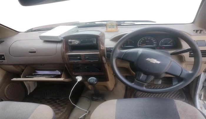 2011 Chevrolet Tavera NEO LS B3 7 STR BS III, Diesel, Manual, 2,39,552 km, interior