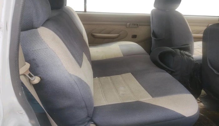 2011 Chevrolet Tavera NEO LS B3 7 STR BS III, Diesel, Manual, 2,39,552 km, interior