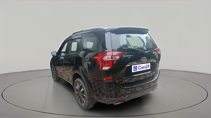 2018 Mahindra XUV500 W11, Diesel, Manual, 1,04,415 km, exterior