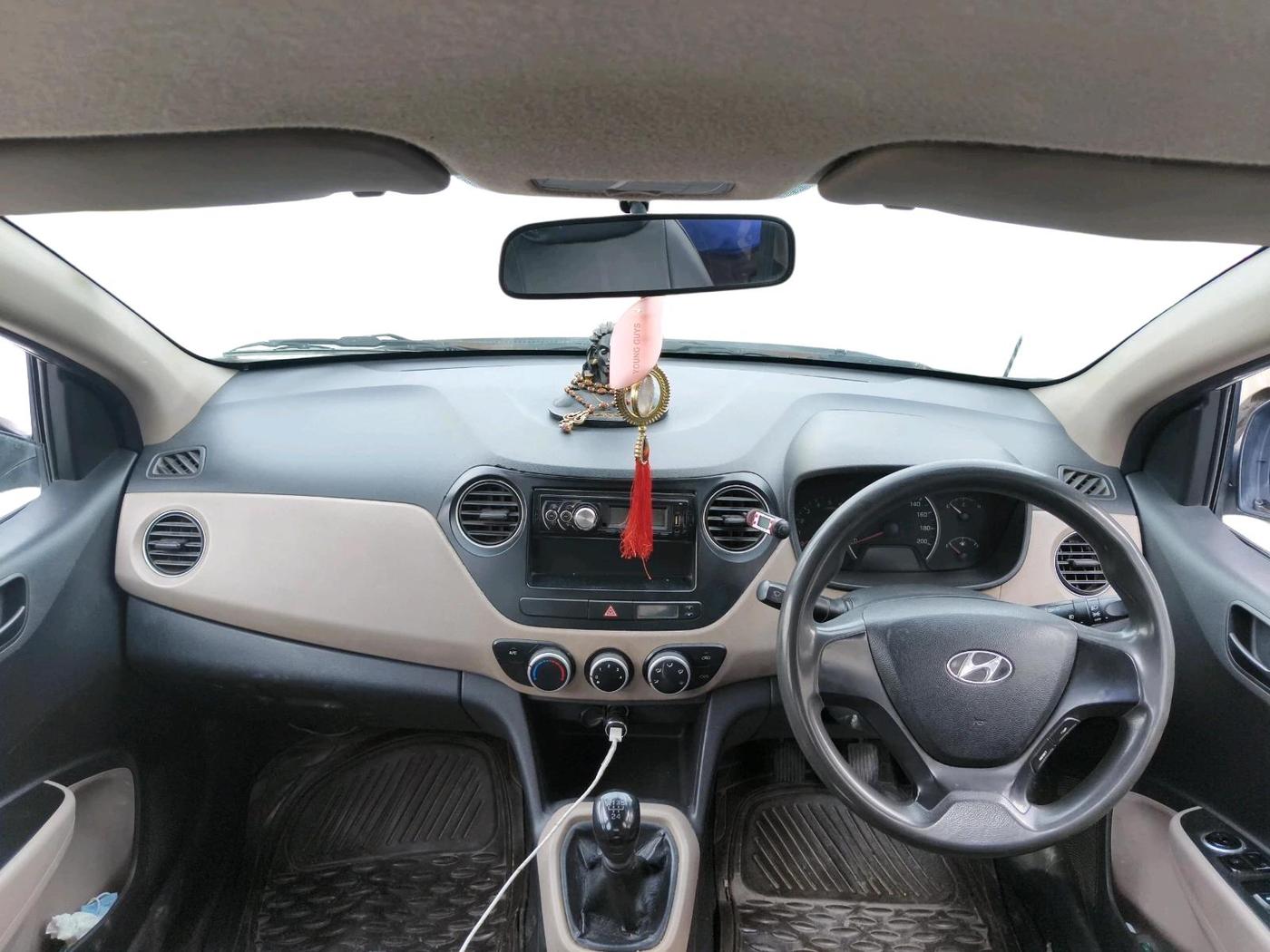 2013 Hyundai Grand i10 MAGNA 1.1 CRDI, Diesel, Manual, 2,30,248 km, interior