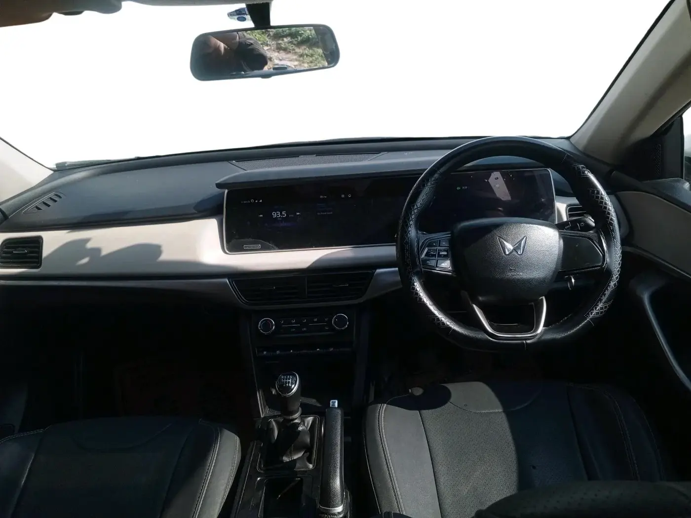 2022 Mahindra XUV700 AX 3 P MT 5 STR, Petrol, Manual, 62,532 km, interior