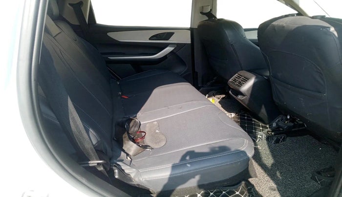 2022 Mahindra XUV700 AX 3 P MT 5 STR, Petrol, Manual, 62,532 km, interior
