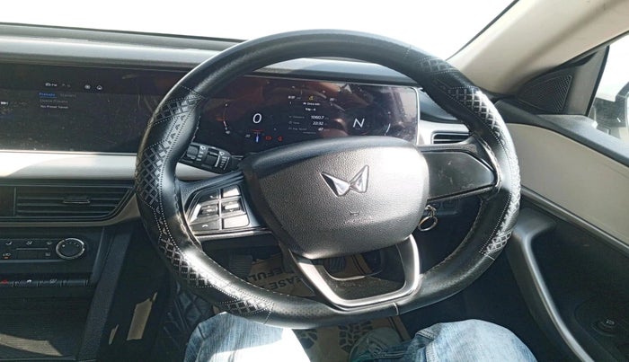 2022 Mahindra XUV700 AX 3 P MT 5 STR, Petrol, Manual, 62,532 km, interior