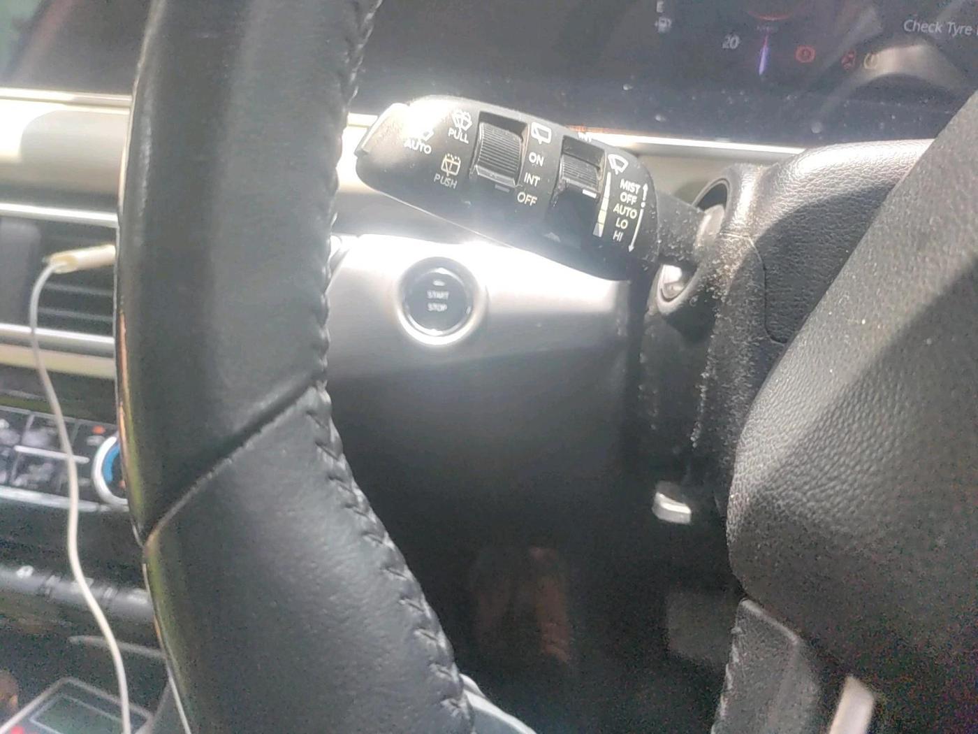2023 Mahindra XUV700 AX 7 LUXURY D AWD AT 7 STR, Diesel, Automatic, 97,626 km, interior