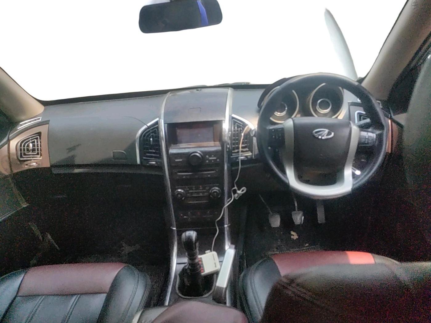 2014 Mahindra XUV500 W8, Diesel, Manual, 1,54,599 km, interior