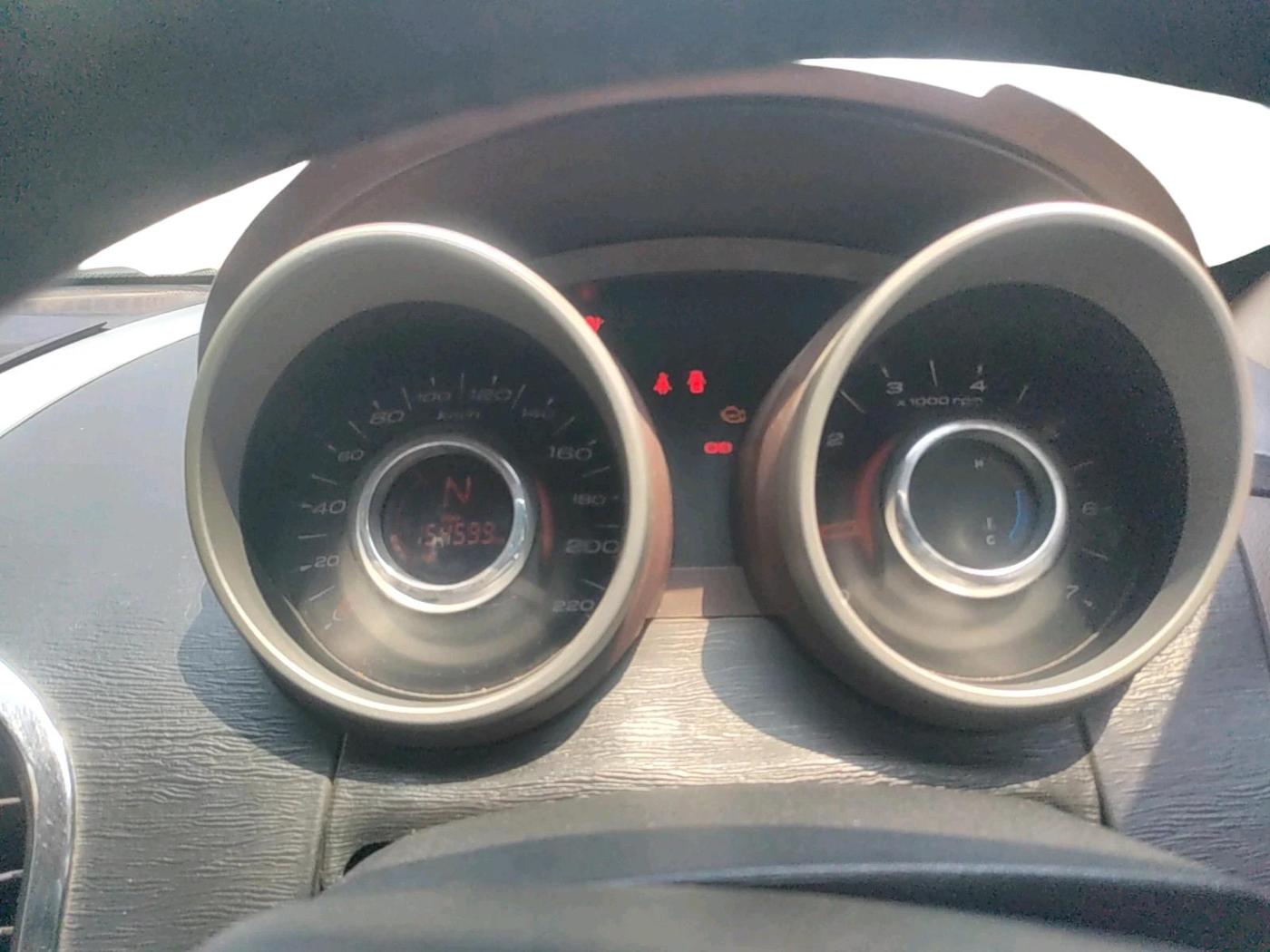 2014 Mahindra XUV500 W8, Diesel, Manual, 1,54,599 km, interior