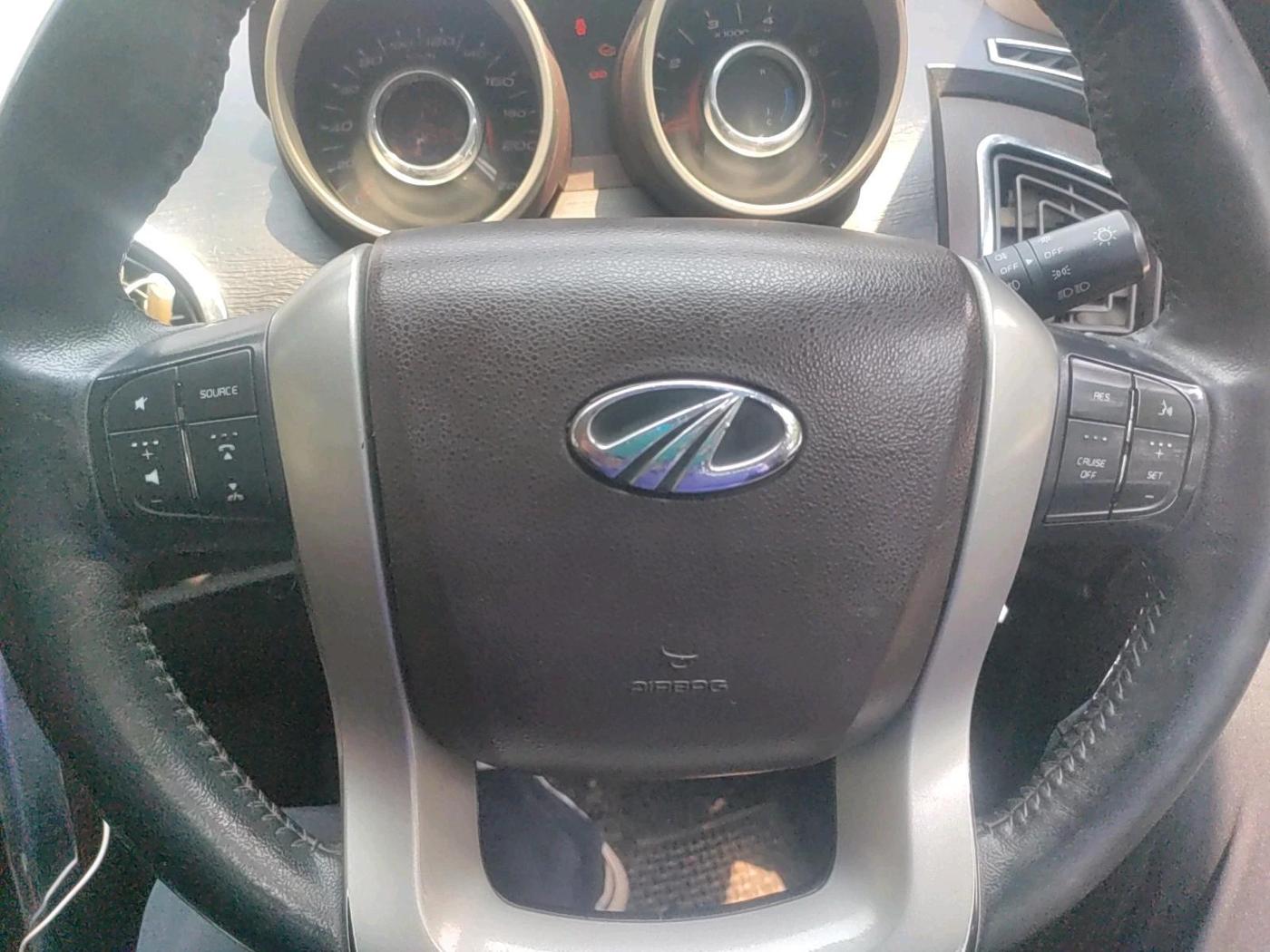 2014 Mahindra XUV500 W8, Diesel, Manual, 1,54,599 km, interior