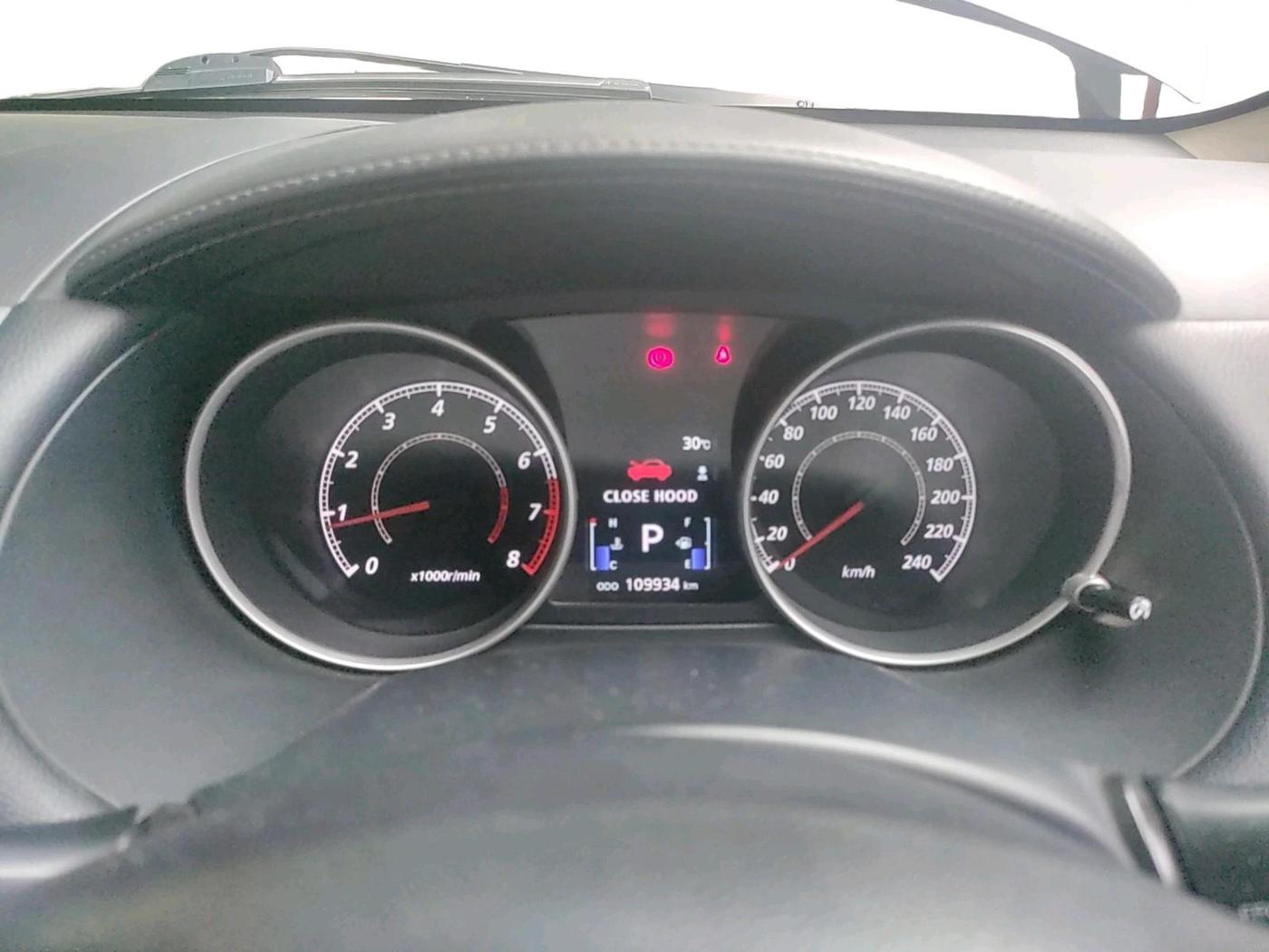 2011 Mitsubishi Outlander 2.4 MIVEC, Petrol, Automatic, 1,09,934 km, interior
