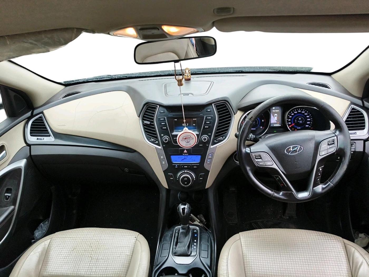 2014 Hyundai Santa Fe 4 WD AT, Diesel, Automatic, 1,03,883 km, interior