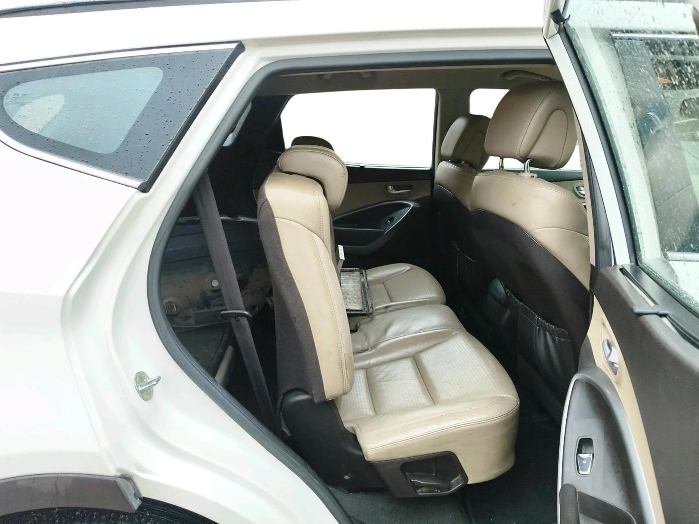 2014 Hyundai Santa Fe 4 WD AT, Diesel, Automatic, 1,03,883 km, interior