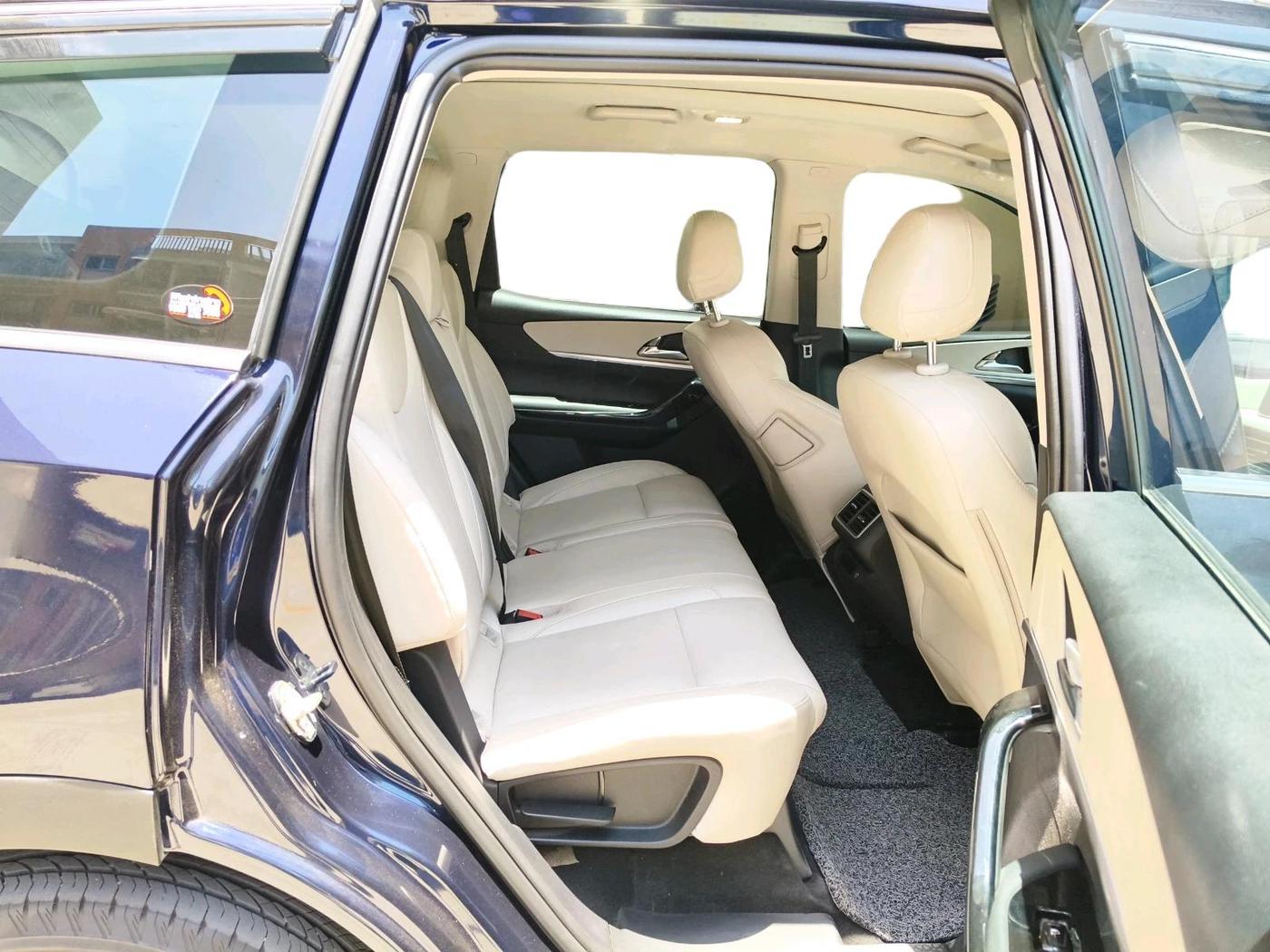 2022 Mahindra XUV700 AX 7 LUXURY D MT 7 STR, Diesel, Manual, 28,585 km, interior