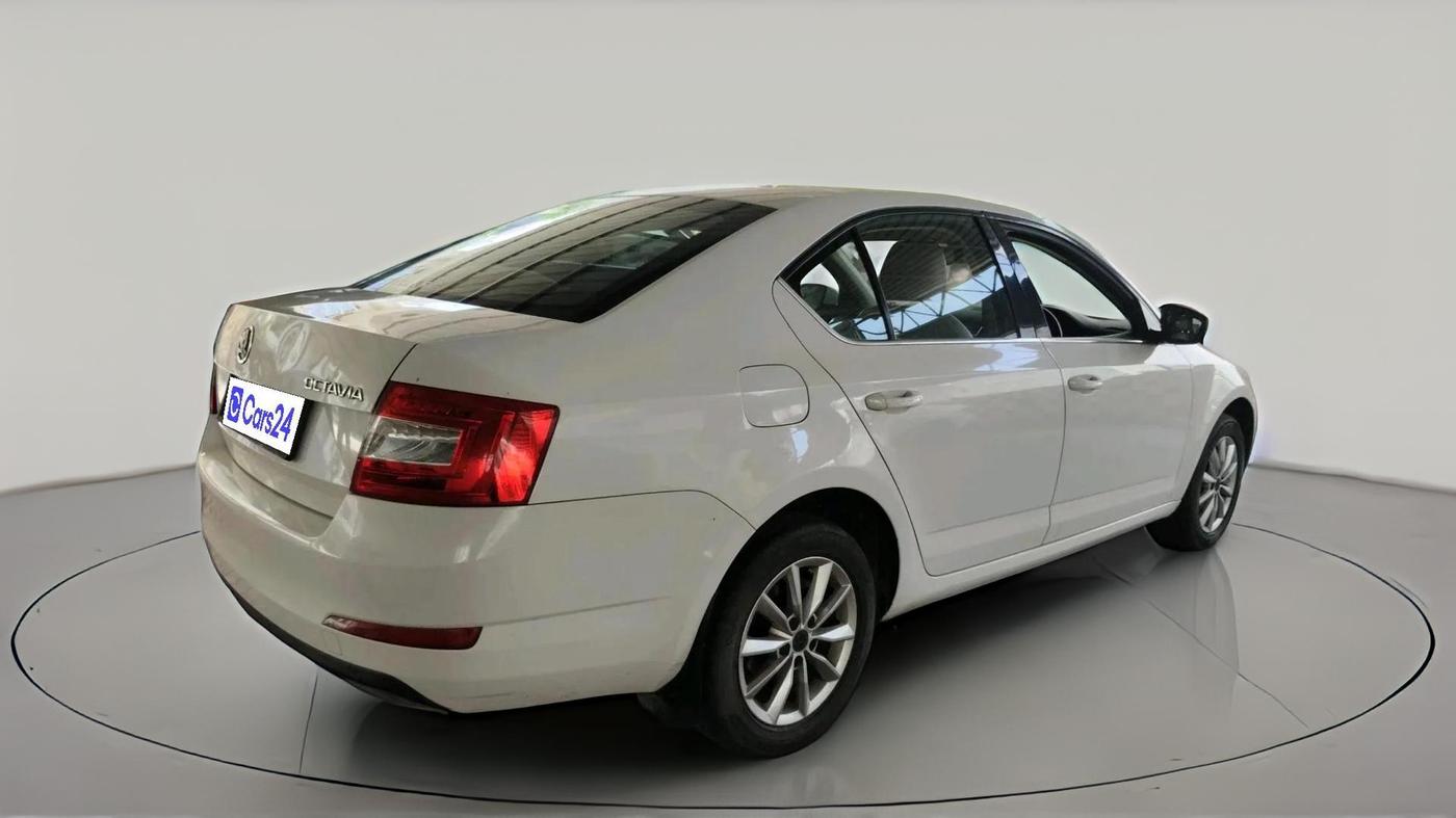 2015 Skoda Octavia ELEGANCE 2.0 TDI AT, Diesel, Automatic, 1,48,964 km, exterior