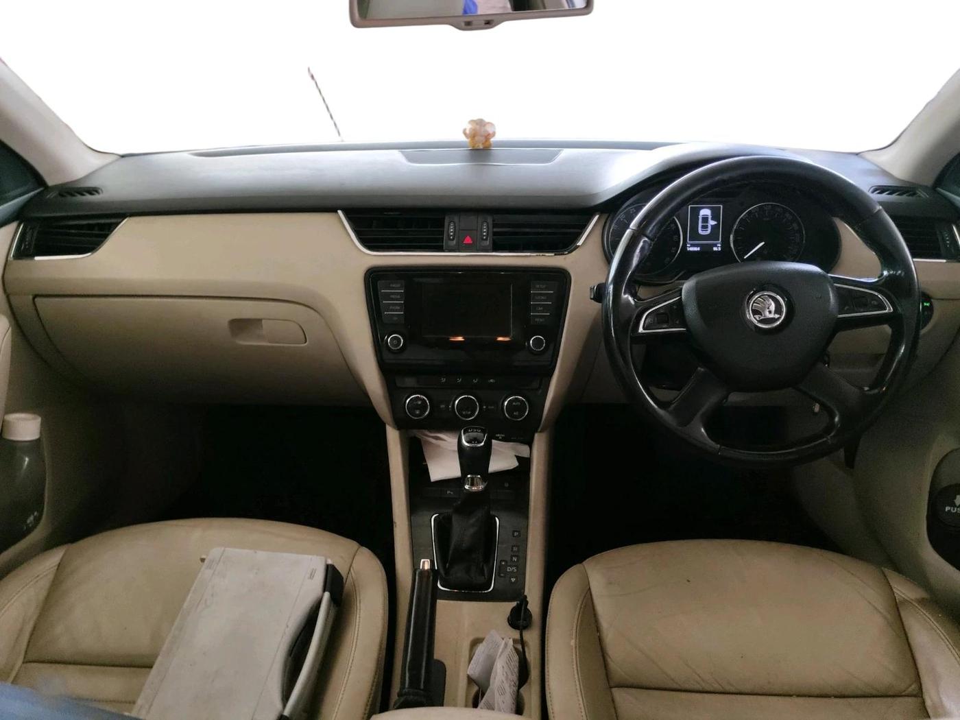 2015 Skoda Octavia ELEGANCE 2.0 TDI AT, Diesel, Automatic, 1,48,964 km, interior