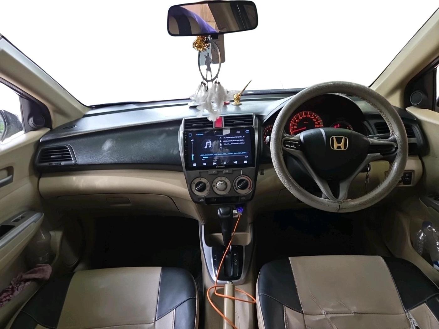 2011 Honda City 1.5L I-VTEC S AT, CNG, Automatic, 1,76,987 km, interior