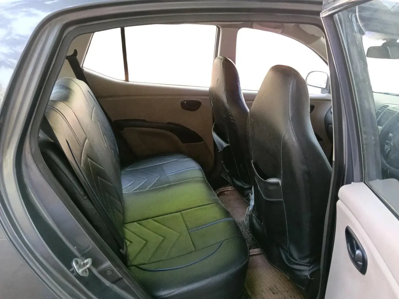 2016 Hyundai i10 MAGNA 1.1, Petrol, Manual, 1,02,571 km, interior