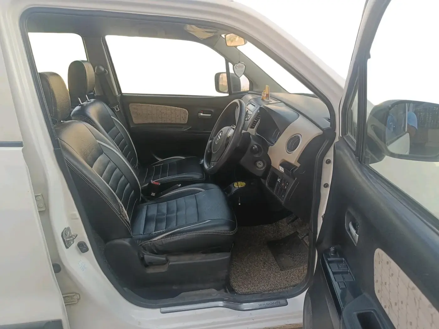 2017 Maruti Wagon R 1.0 VXI, CNG, Manual, 56,536 km, interior