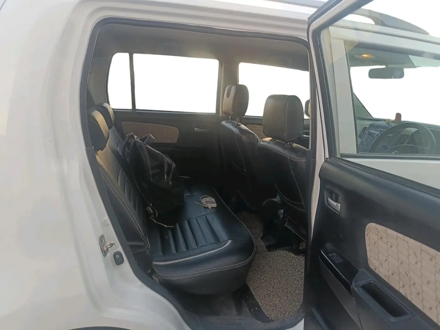2017 Maruti Wagon R 1.0 VXI, CNG, Manual, 56,536 km, interior