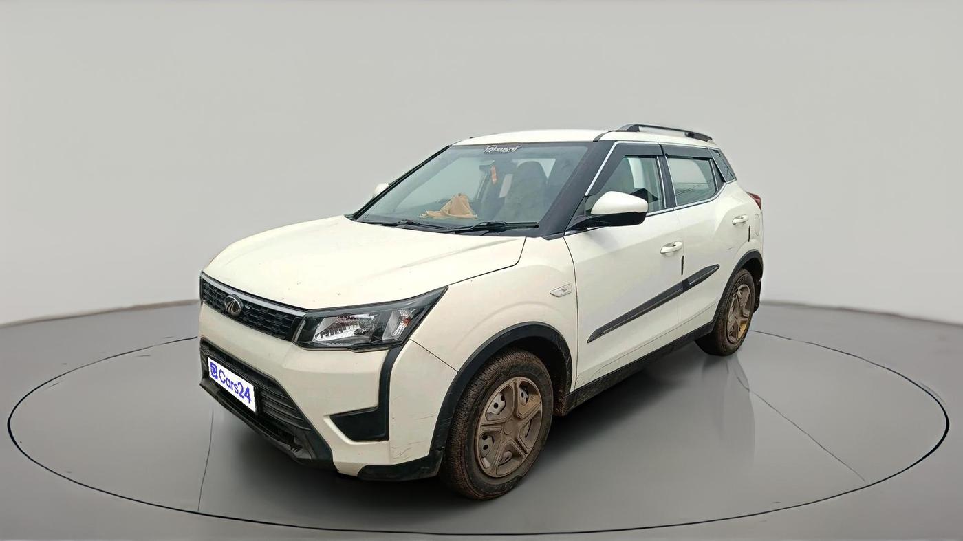 2020 Mahindra XUV300 W4 1.2 PETROL, CNG, Manual, 1,29,431 km, exterior